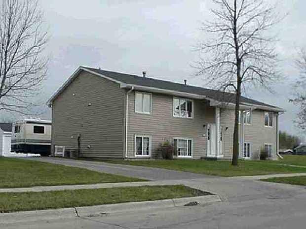 1st image of 3633 Ravenwood Cir APT 3