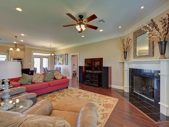 3rd image of 512 Victoria Ct