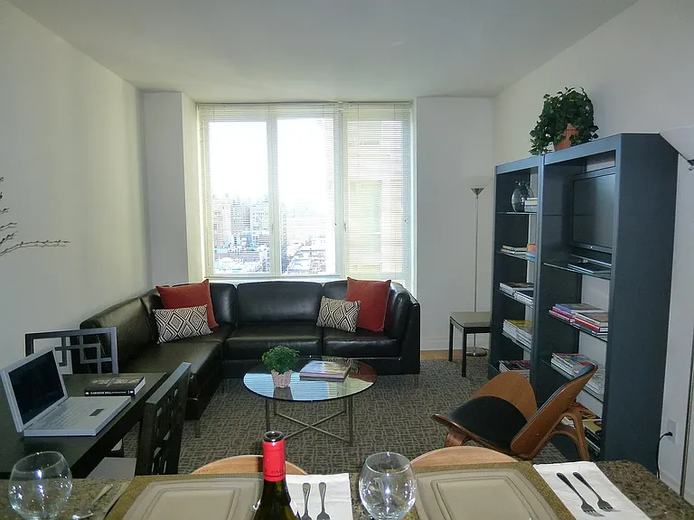 1510 Lexington Ave #17B — Photo 1