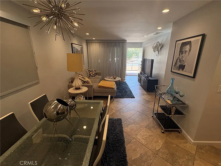 510 N Villa Ct — Photo 17