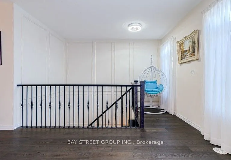 121 Luzon Ave — Photo 20