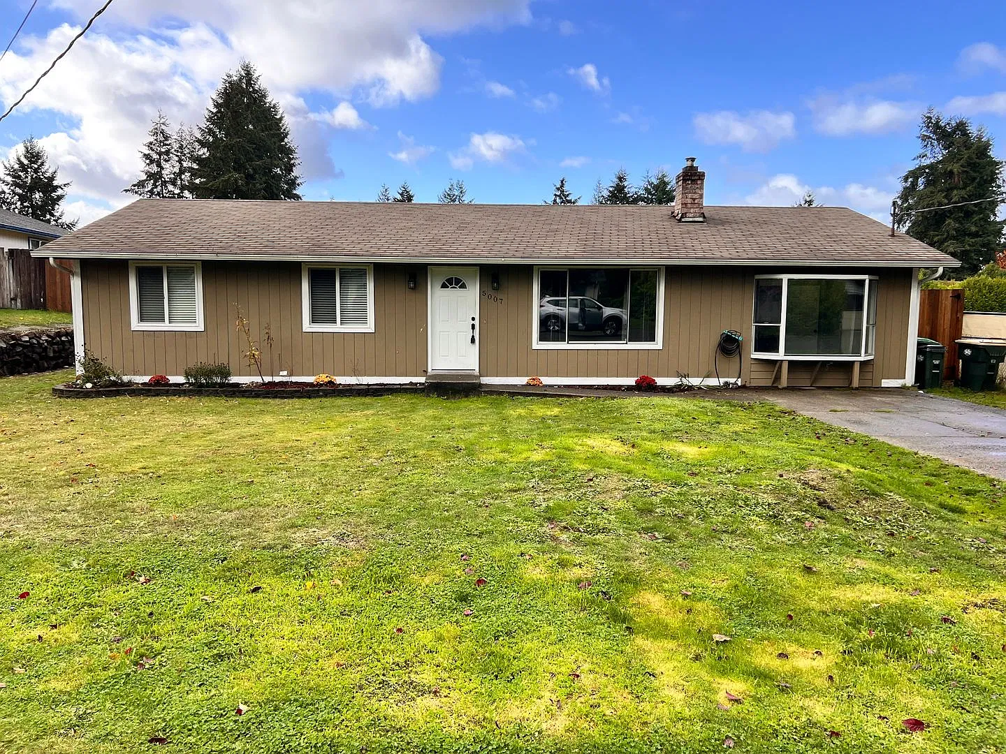 Charming Rambler- 3bd 1bath Includes Den and Huge Fully Fenced Backyard — Photo 1