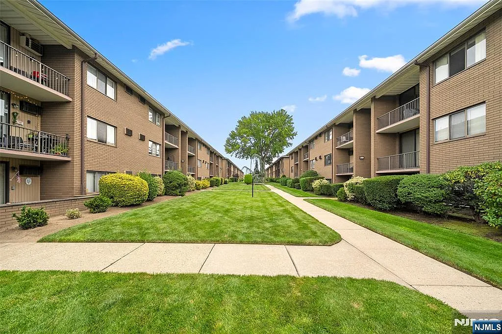 1 bed, 1.0 bath, $2,000 — Photo 2