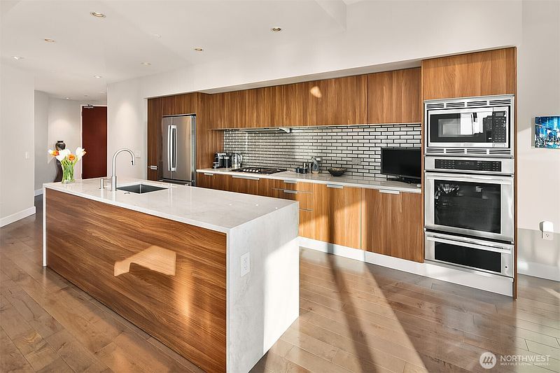 3rd image of 1920 4th Avenue #1002
