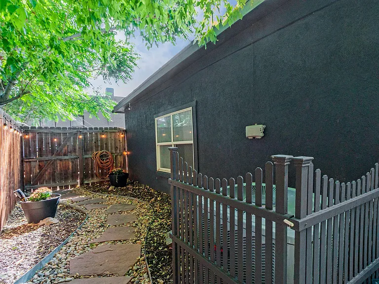 1711 Martin Luther King Blvd — Photo 28