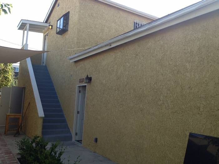 1st image of 831 N Sycamore Ave