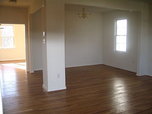 3rd image of 1727 Idlewood Ave