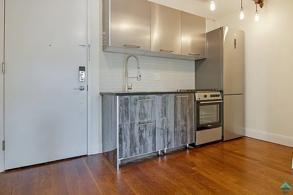 Rented by EXR | media 9