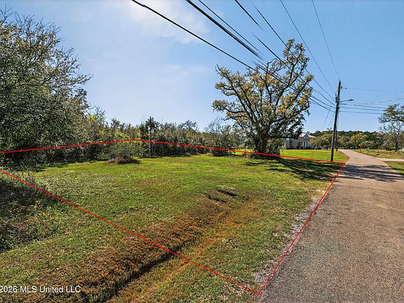 2nd image of 116 Cedar Point Rd