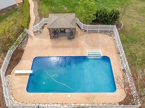 3rd image of 7103 Christopher Dr