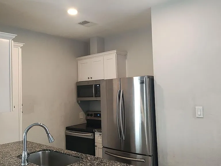 308 E 31st St #A — Photo 3