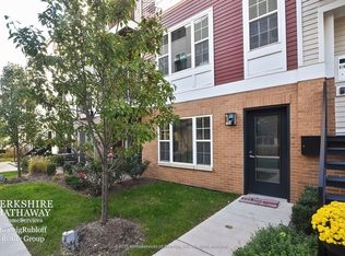 1815 W Argyle St APT 1C, Chicago, IL 60640