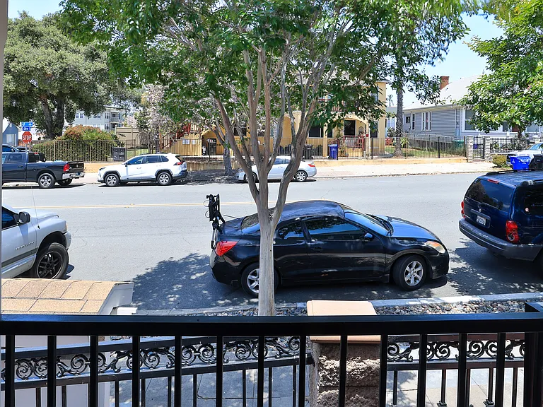 2015 J St — Photo 20