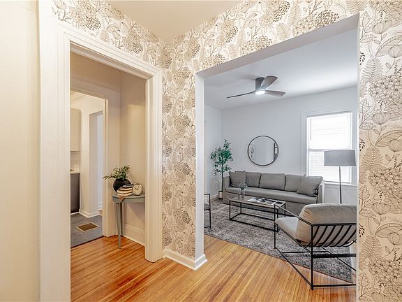 5th image of 153 Barton St