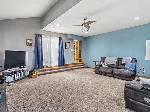 5th image of 518 27th St SE