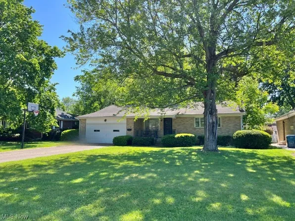 170 Central Dr, Amherst, OH 44001