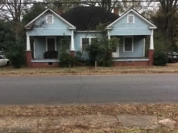 911 S 8th St, Lanett, AL 36863
