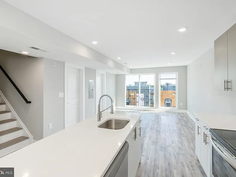 2500 N Mascher St #14 — Photo 9