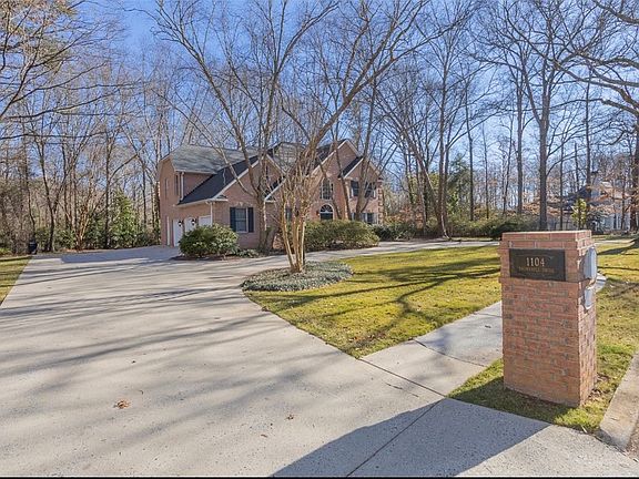 5th image of 1104 Thornehill Dr