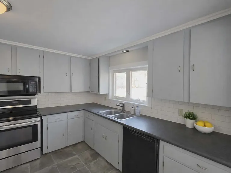 171 Mendon Rd — Photo 2