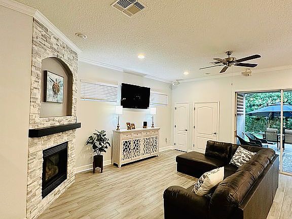 3rd image of 1396 Barrington Cir