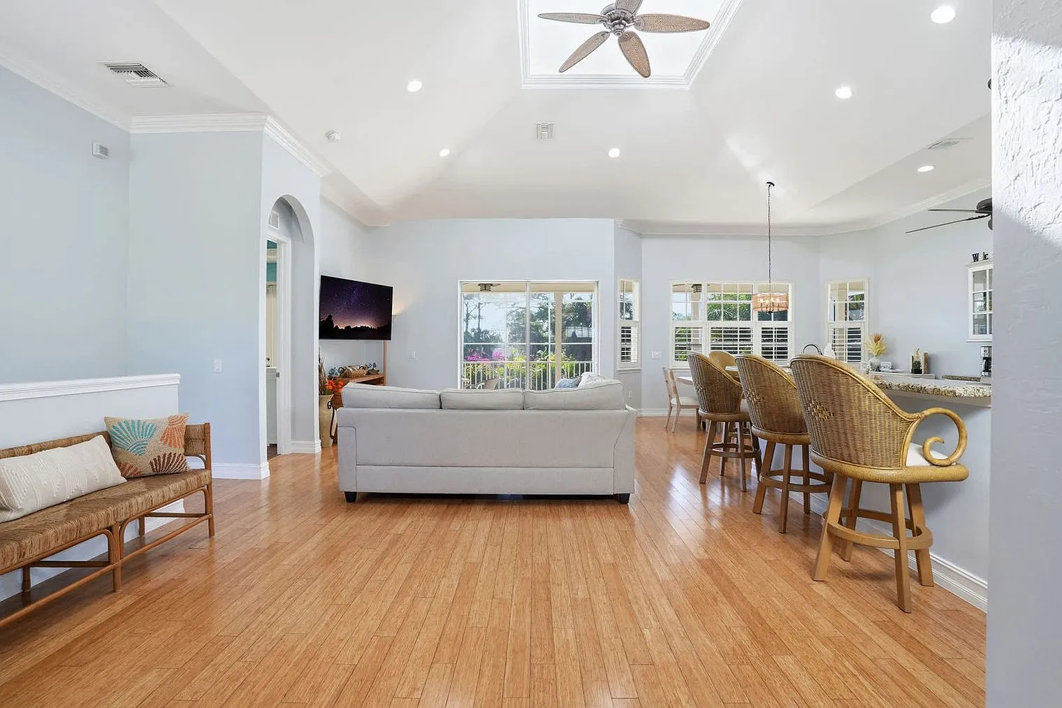 5 bed, 3.0 bath, 3110 sqft, $13,914 — Photo 4