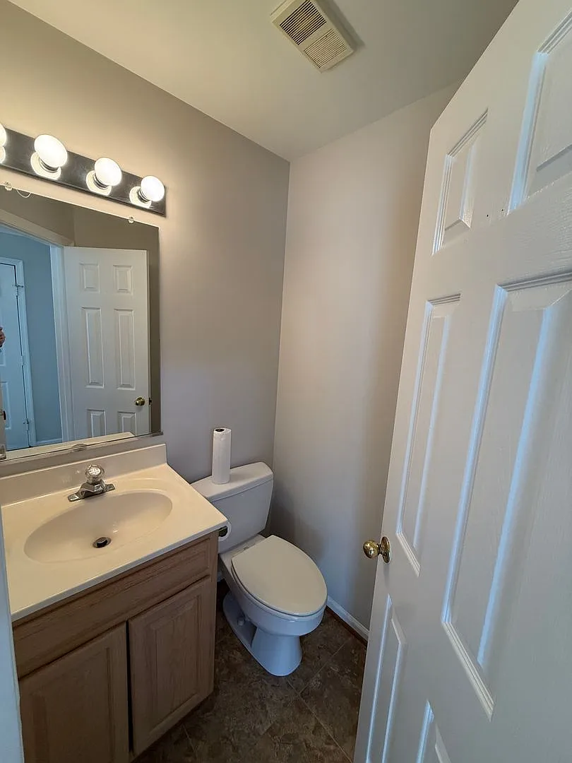 2740 Winston CT — Photo 4