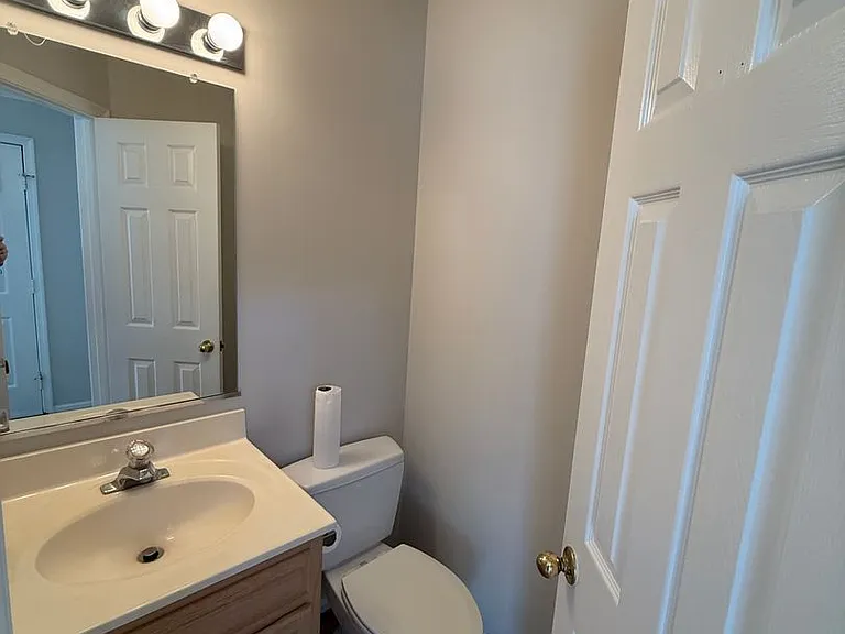 2740 Winston Ct — Photo 4