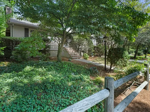109 Clark Ln, Waltham, MA 02451