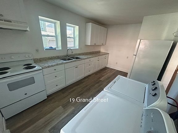 3rd image of 19 Grand St #1