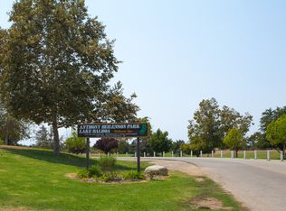 14123 W Willow Ln, Van Nuys, CA 91405