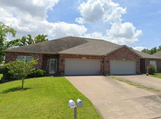 2807 Lynwood Hills Dr, Cape Girardeau, MO 63701