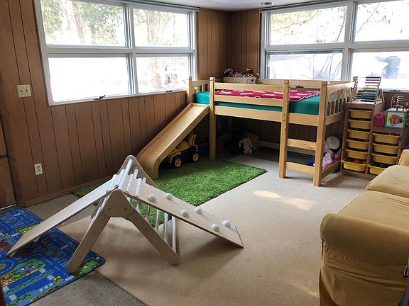 3rd image of 2633 Roseland Ave