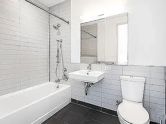 61 Richardson St #3H — Photo 4