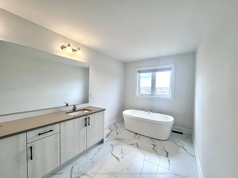 714 Daimler Pkwy — Photo 15