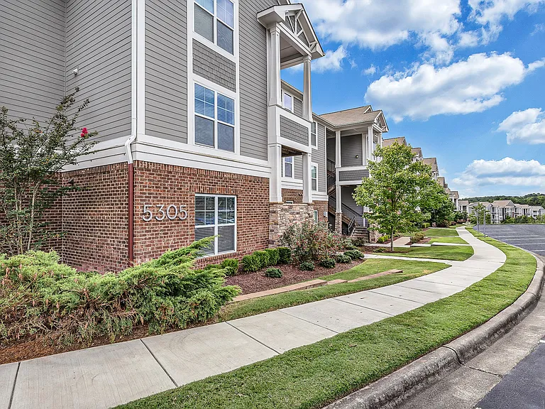 Avellan Springs Apartments — Photo 23