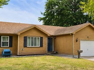 823 S Sycamore St, Ottawa, KS 66067