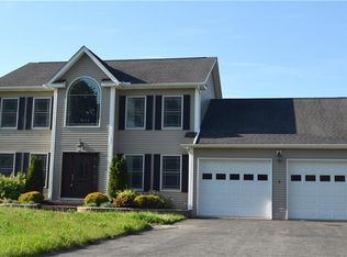 7060 Ellicott Rd, Lockport, NY 14094