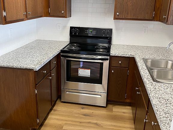 3rd image of 7601 N Hollywood Way #205