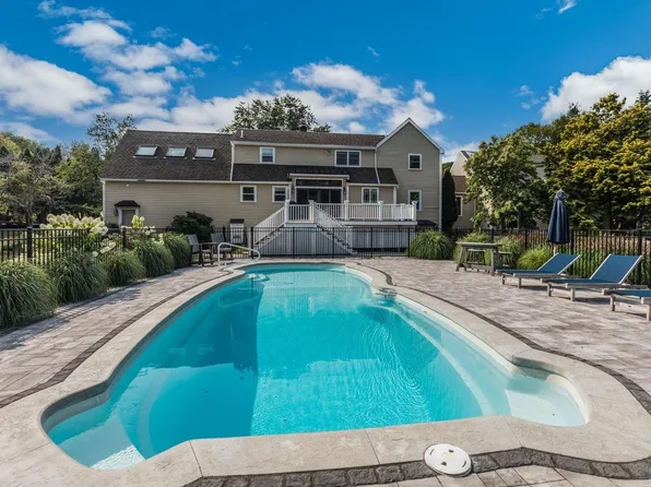4 Long Hill Rd Road, Stratham, NH 03885