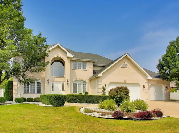 7736 Marquette Dr S, Tinley Park, IL 60477