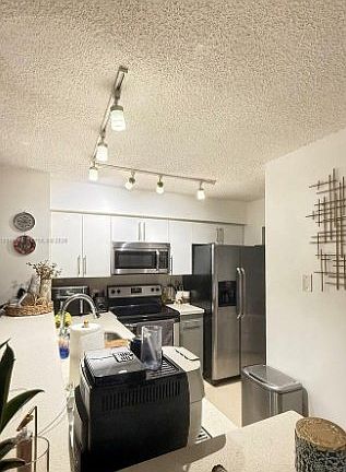2nd image of 530 S Park Rd