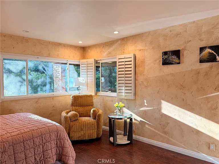 2500 Benedict Canyon Dr — Photo 14
