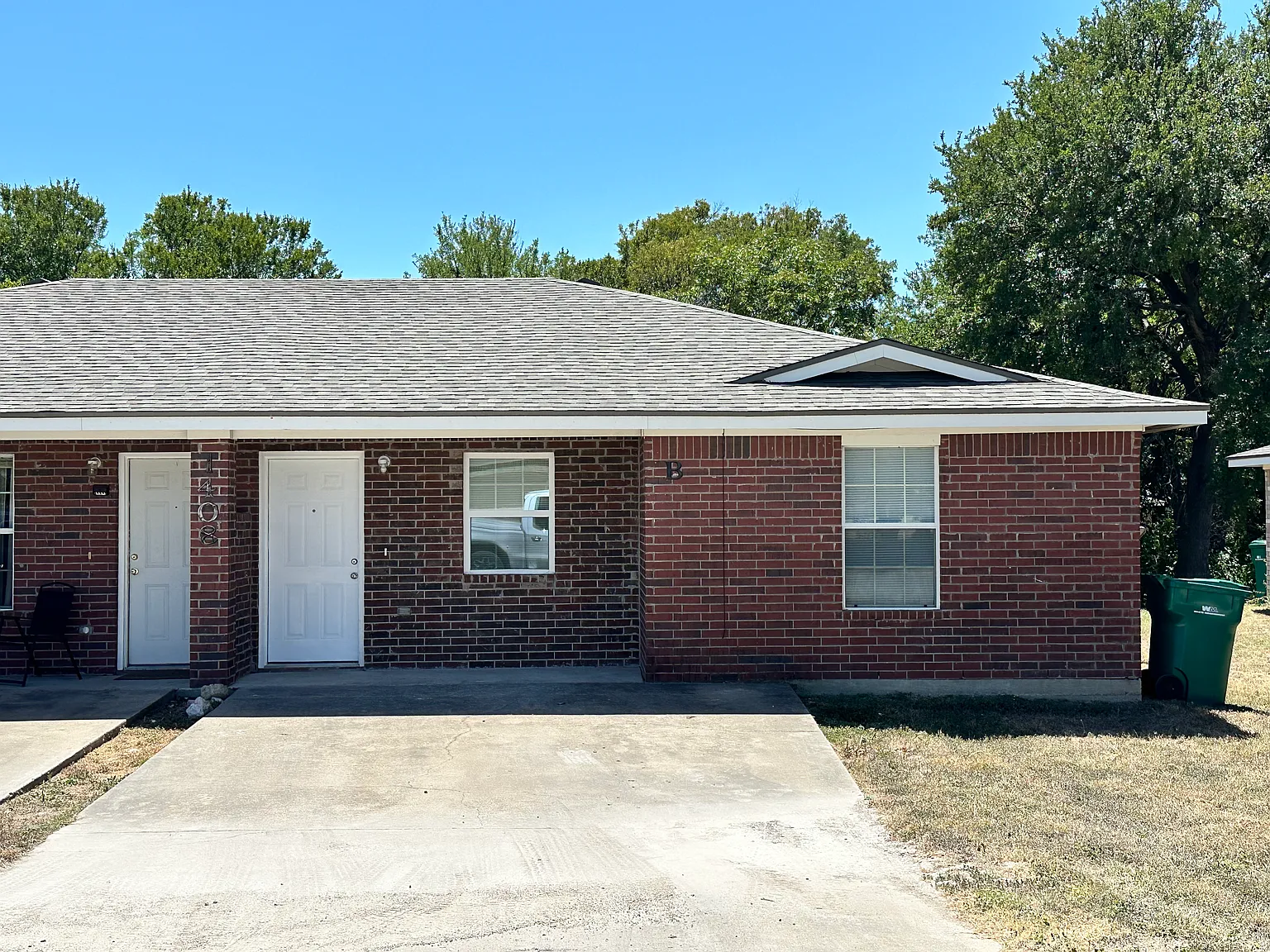 2 bed, 975 sqft, $900 — Photo 1