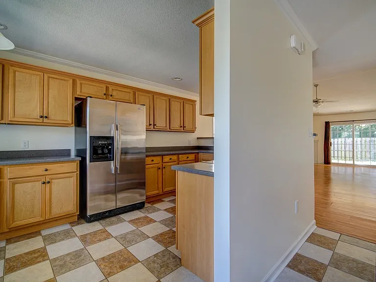 705 W Sago Ct — Photo 4