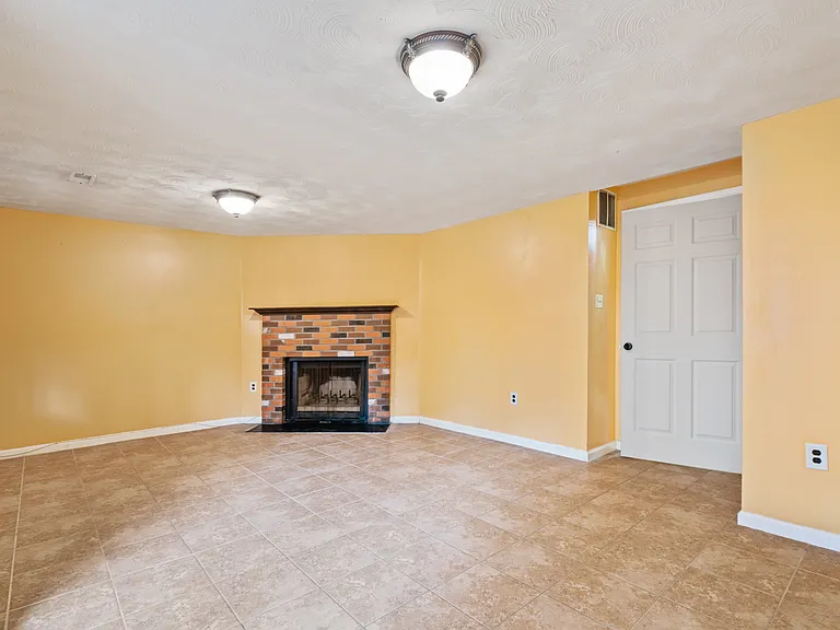 2820 Mozart Dr — Photo 15