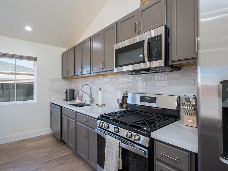 717 Bennett Ave #B — Photo 9