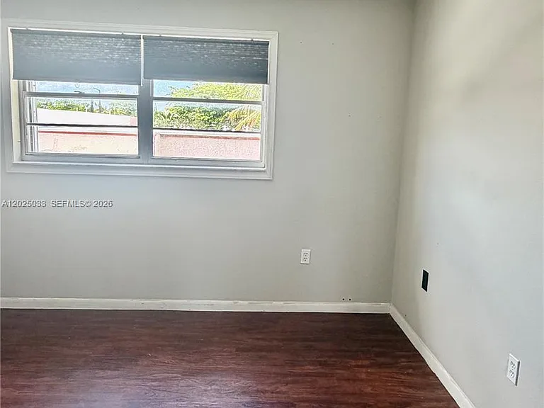 1705 W 57th St #506 — Photo 31