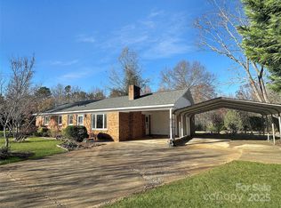 1451 Meandering Ln, Lincolnton, NC 28092