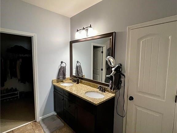 3rd image of 1211 Belle Meade Blvd